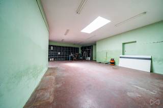 Infos & visites : maxime.l@weinvest.be ou 02 315 77 22We Invest vous propose en exclusivité un entrepôt / espace productif de ±104 m², situé au...