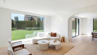 In een rustige en residentiële woonwijk, op het adres Hortensialaan 62, staat deze majestueuze, volledig gerenoveerde villa, die uitnodigt tot...