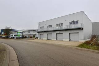 Doorlopende kantoorruimte van 90 m² in het gekende Bedrijvencentrum van Tienen aan een zeer interessante huurprijs met o.a. soepele...