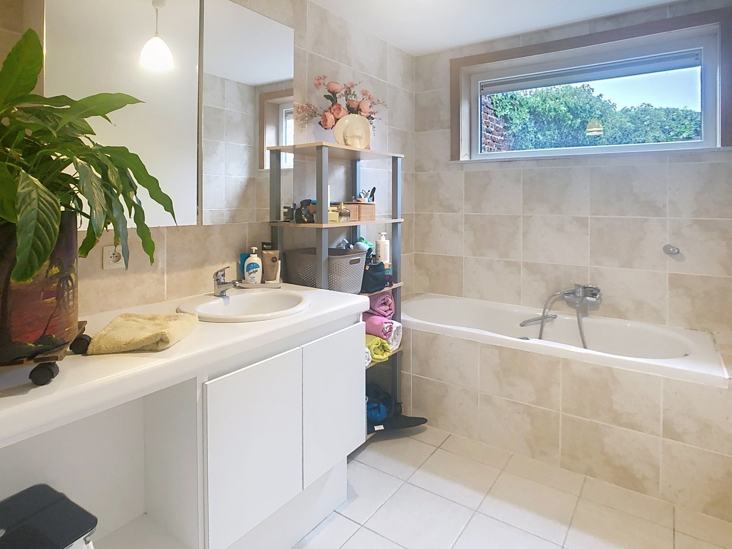 Volledig gerenoveerde woning vlakbij centrum en winkels - foto 5