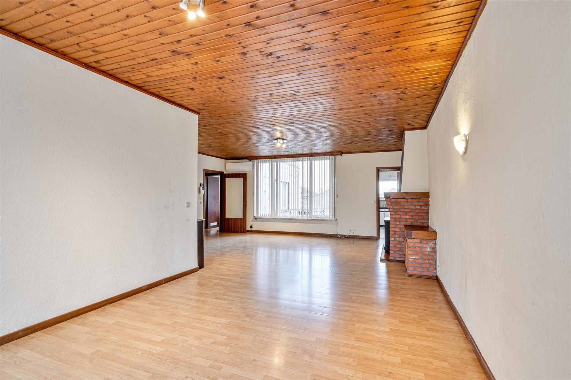 Bijzonder ruime woning met tuin en garage - foto 4