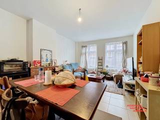Dit ruime appartement in het hart van Brugge biedt alles wat u nodig heeft voor comfortabel wonen. Het appartement beschikt over 2 slaapkamers en...