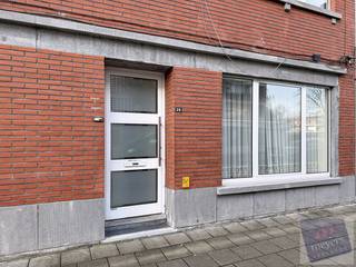 Dit gelijkvloers appartement met een oppervlakte van 67m² (volgens EPC) gelegen in de rustige Torenstraat 29, op wandelafstand van het...