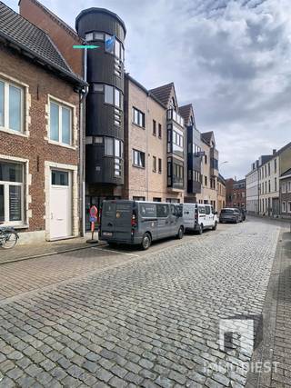 Op zoek naar een betaalbare thuisbasis in het centrum van Diest of een slimme investering met mooi rendement?Dan is deze duplexstudio (bouwjaar 1992)...