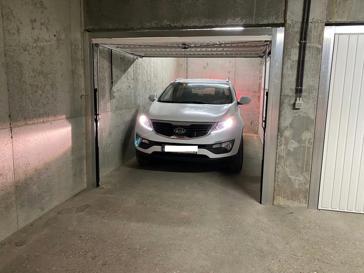 Centraal gelegen garagebox te koop ! - foto 1