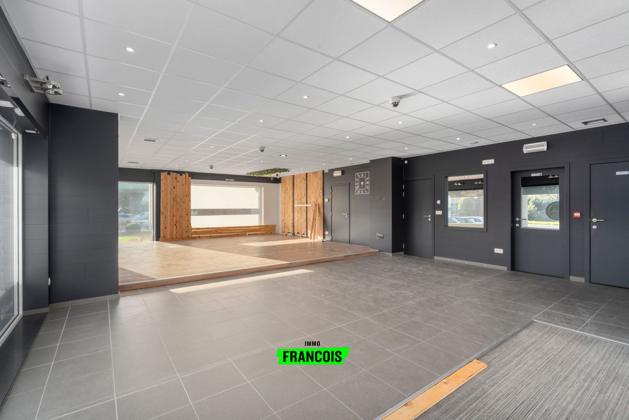 Gelijkvloers handelspand met EPC A en parking - foto 3