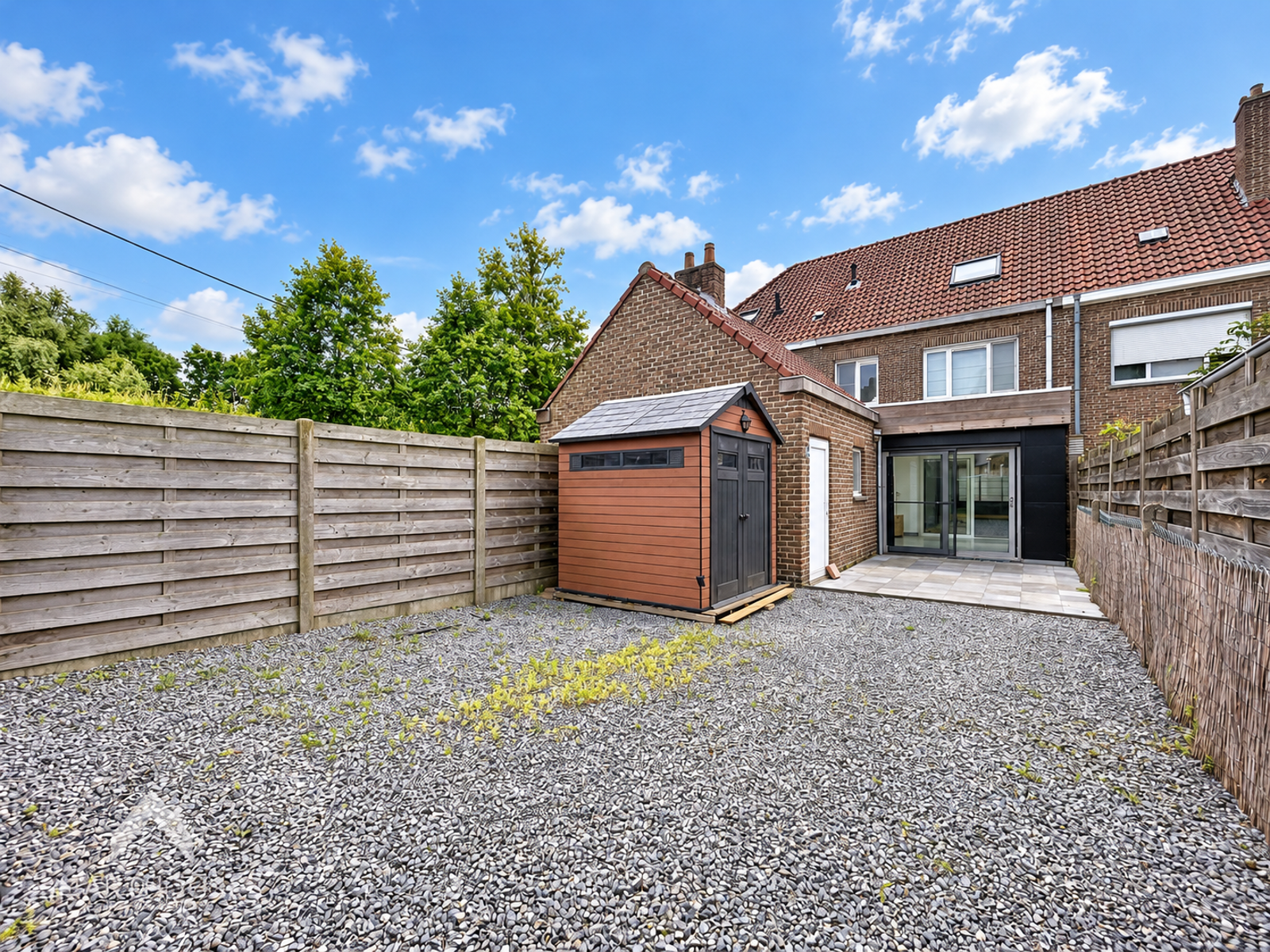 Woning met 4 slaapkamers en tuin met uitweg - foto 3