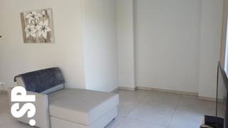 Centraal gelegen in Wommelgem bevindt zich dit volledig gemeubelde en instapklare 1-slaapkamerappartement (eventueel toegankelijk voor rolstoel). Dankzij de centrale ligging geniet u van een vlotte bereikbaarheid en bevinden winkels, openbaar vervoer en andere voorzieningen zich op wandelafstand.<br /><br />Het appartement is volledig ingericht en voorzien van alle nodige meubels en huisraad. U hoeft enkel uw persoonlijke spullen mee te brengen.<br />Het appartement bestaat uit leefruimte, ingerichte keuken, slaapkamer en badkamer.<br /><br />Vaste forfaitaire kosten: € 280/maand, zijnde elec, gas, water, internet <br />Domicilie is niet mogelijk.<br /><br />Voor bijkomende inlichtingen of een bezoek ter plaatse kan u ons contacteren op het nummer 014/51.95.00.