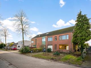 TE KOOP: TE RENOVEREN WONING MET VEEL POTENTIEEL NABIJ HET CENTRUM VAN RETIEBent u op zoek naar een woning die u volledig naar uw eigen smaak kunt...