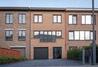 🏡 Instapklare, volledig gerenoveerde woning te koop – Laarsebaan 148, 2170 AntwerpenOp zoek naar een woning waar je meteen in kan trekken, zonder...