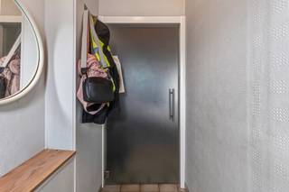 Deze charmante woning is ideaal gelegen nabij het centrum van Deinze, op wandelafstand van winkels, scholen en het openbaar vervoer.Dankzij de vlotte...