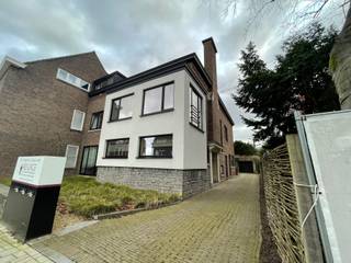 BEZOEKAANVRAGEN ENKEL VIA DE WEBSITE IMMODAVINCI.BELigging:Dit stijlvol 3-slaapkamer appartement (146M2) werd met de grootste zorg en oog voor detail...