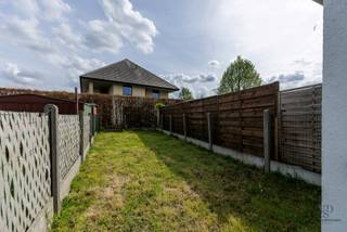 Deze instapklare woning werd met smaak gerenoveerd.De woning bestaat uit een ruime en lichtrijke leefruimte dankzij de vele raampartijen, een...