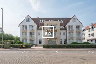 Gesloten garagebox te koop op de -2 verdieping van de residentie Vroege Zonne, centraal gelegen in het hartje van het Zoute, ter hoogte van...