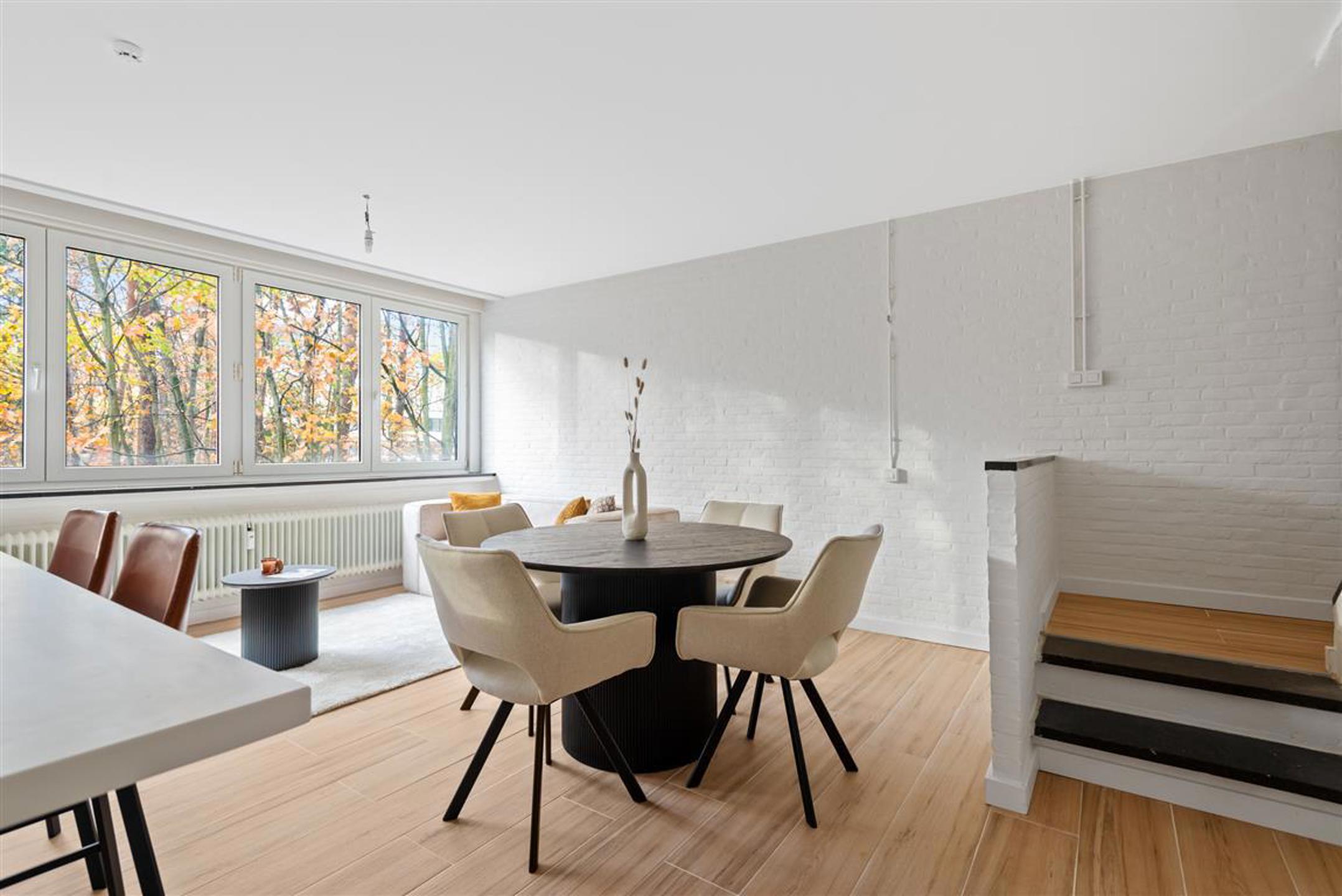 Vernieuwd duplexappartement met 2 slaapkamers - foto 4