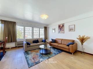 <p>Tel: 0456 89 12 70 / E-mail: noah.c@weinvest.be</p>
<p>We Invest biedt exclusief dit prachtige gemeubelde appartement van 103 m² aan, gelegen op de 5e verdieping van een gebouw aan de Gabriel Emile Lebonlaan. Ideaal gelegen in Oudergem, een wijk bekend om haar groene omgeving nabij het Zoniënwoud, biedt het appartement een ruime, functionele en lichte leefruimte, met een uitstekende bereikbaarheid met het openbaar vervoer.</p>
<p>Het appartement bestaat uit een living en eetkamer met mooi natuurlijk licht, een uitgeruste keuken en twee slaapkamers. Een badkamer, een apart toilet en een balkon vervolledigen het geheel. Het pand beschikt ook over veel bergruimte, waaronder een grote inloopkast.</p>
<p>Dit pand valt op door zijn kant en klare formule: volledig gemeubeld en onmiddellijk beschikbaar, met een parkeerplaats en een privékelder inbegrepen.</p>
<p>Huur: €1.550/maand<br />Kosten: €150/maand (maandelijkse provisie voor gemeenschappelijke kosten, stookolieverwarming, gemeenschappelijke meter)<br />Parking: €100/maand</p>
<p>EPC: D</p>
<p>Onmiddellijk beschikbaar! Minimale huurperiode van 1 jaar!</p>
<p>Wacht niet te lang om te bezichtigen! Voor meer exclusieve panden, bezoek www.weinvest.be</p>