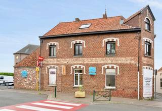 Investment property with 3 units and numerous advantages!Located in a sought-after area near Mont de l'Enclus, this versatile investment property...