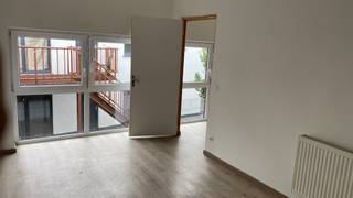 <strong>Wervik - Appartement met 2 slaapkamers te koop.</strong><br /><br /><strong>Appartement bestaande uit:</strong><br />Inkom, woonkamer, open keuken, badkamer met douche, toilet, 2 slaapkamers.<br /><br />+ Fietsenberging<br />+ Centrum Wervik<br />+ ook ideaal als belegging <br />+ kan verhuurd worden aan €600 euro per maand