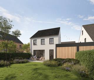 Lot 14 is een open nieuwbouwwoning met 4 slaapkamers en een praktische indeling voor het hele gezin. Dankzij de ruime leefruimte, open keuken en grote raampartijen geniet je elke dag van veel licht. Bovendien beschik je over een praktische carport, waardoor je altijd geniet van extra opbergruimte. Ideaal voor gezinnen die net dat tikkeltje meer ruimte zoeken.
Je woont hier in een rustige, nieuwe woonbuurt aan de rand van Roeselare. Winkels, scholen, openbaar vervoer en sportvoorzieningen bevinden zich vlakbij, terwijl je ook vlot aansluit op de E403.
De woning wordt volledig afgewerkt volgens jouw smaak. Voor de keuken, badkamer en vloerafwerking kies je zelf de materialen en afwerking die bij jouw woonstijl passen.
Ook op vlak van energie maak je een slimme keuze. Met een warmtepomp, zonnepanelen en ventilatie C+ woon je energiezuinig en ben je klaar voor de toekomst.
Benieuwd? Contacteer ons en informeer naar de mogelijkheden.