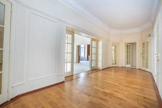 IXELLES, Bascule district, close to Avenue Louise, shops and public transport, located on the 2nd floor of a magnificent character building on Avenue Emile Claus, spacious apartment of ± 257m². It comprises a large entrance hall with security door, a bright living room with fireplaces, 4 spacious bedrooms, 2 bathrooms, a kitchen, 2 toilets and 2 balconies. 2 cellars and 1 outdoor parking space (5) in the inner courtyard are included in the price. The property benefits from single glazing, offering great potential for energy efficiency improvements. This rare property combines charm, space and location, an ideal opportunity to create an interior that reflects your style. EPC: E-. A real gem of an apartment! Don't delay, view today! Measurements are for information only.