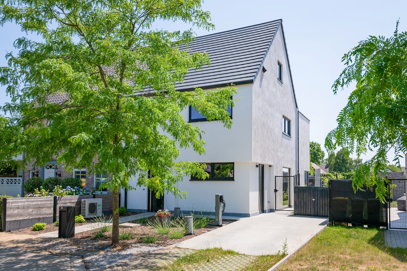 Instapklare, energiezuinige woning in rustige doodlopende straat te Putte-Kapellen - foto 1