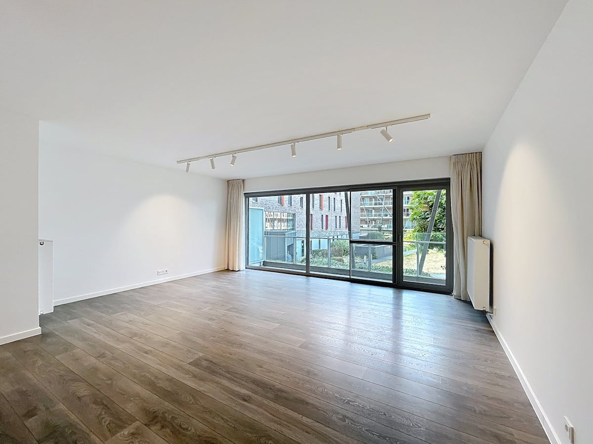 Gerenoveerd appartement met 2 slaapkamers en terras te huur in brugge - foto 4