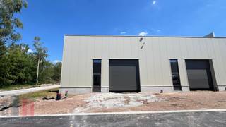 Duurzame KMO-unit van 205 m², samenvoegbaar tot een totale oppervlakte van 2.460 m², te koop.De site is strategisch gelegen vlak bij het...