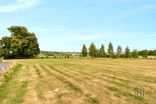 Frasnes-lez-Anvaing: recente charmante woning op 3815m2, genietend van alle rust & privacy, PRACHTIG ZICHT op groen.Tevens ideaal...