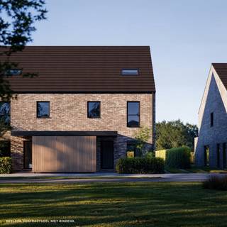 Deze 14 hedendaagse woningen liggen op een uiterst gunstige locatie in Menen. Dankzij de nabijheid van de autosnelwegen E17 (A14), evenals de E403 en de A19, bent u in een mum van tijd opweg naar andere bestemmingen.<br />Bovendien liggen talrijke voorzieningen, zoals supermarkten, apotheken, scholen, slagerijen en bakkerijen, op korte afstand, zodat je alles binnen handbereik hebt.<br /><br />De woningen bieden een ideale combinatie van ruimte, comfort en moderne technologie. Ze zijn volledig uitgerust met de laatste technieken en voorzien van alle gemakken. Enkele woningen beschikken over een ruime garage, waar je niet alleen je auto kunt parkeren, maar waar ook ruimte is om fietsen te stallen of om extra opbergruimte te creëren. De woningen met een carport bieden daarnaast een extra fietsenberging, zodat je altijd je fietsen droog en veilig kunt opbergen.<br />Op het gelijkvloers vind je een ruime inkomhal met toilet, een open keuken en een lichtrijke eet- en leefruimte, die zorgt voor een aangename sfeer in de woning. De grote raampartijen laten veel natuurlijk licht binnen, wat de ruimte nog groter doet aanvoelen.<br /><br />Op de eerste verdieping variëren de indelingen van de woningen.<br />Er bevinden zich op het eerste verdiep 3 ruime slaapkamers, waarvan enkele woningen beschikken over een masterbedroom met een bijbehorende dressing of die kan dienen als extra opbergruimte. Verder is er een ruime badkamer met een inloopdouche, bad, toilet en is er nog een extra bergruimte voorzien.<br />Lot 7 t.e.m. 10 heeft de derde slaapkamer op de zolder waar eveneens ook een bureauruimte kan worden geïnstalleerd.<br /><br />De zolderruimte die in elke woning is voorzien biedt nog talrijke mogelijkheden. Of je nu extra opslagruimte nodig hebt of een gezellige speelruimte voor kinderen wilt creëren, de zolder biedt volop potentieel.<br />Deze hedendaagse woningen bieden niet alleen veel ruimte, maar ook een perfecte ligging, waardoor ze ideaal zijn voor wie op zoek is naar het beste van beide werelden: een rustige woonomgeving met uitstekende bereikbaarheid en alle nodige voorzieningen dichtbij.<br /><br />Hebben deze woningen uw aandacht getrokken?<br />Aarzel dan niet om contact met ons op te nemen.<br /><br />Prijzen all-in 396.475 euro* | LOT 8<br />Prijzen excl. kosten 326.000 euro | LOT 8<br /><br />* Prijs all-in: grond | woning | carport of garage | aansluitingen | architect | notariskosten | btw | registratierechten | zonnepanelen | ...