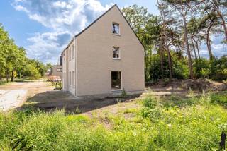 Zeer rustig en natuurlijk gelegen, energiezuinige nieuwbouwwoning aan de Berkvenstraat te Mol met moderne architectuur, eigentijdse uitstraling...