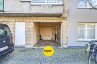 In de buurt van Bredene Sas bevindt zich dit interessant opbrengsteigendom bestaande uit 4 vergunde appartementen en een garage, gelegen op...
