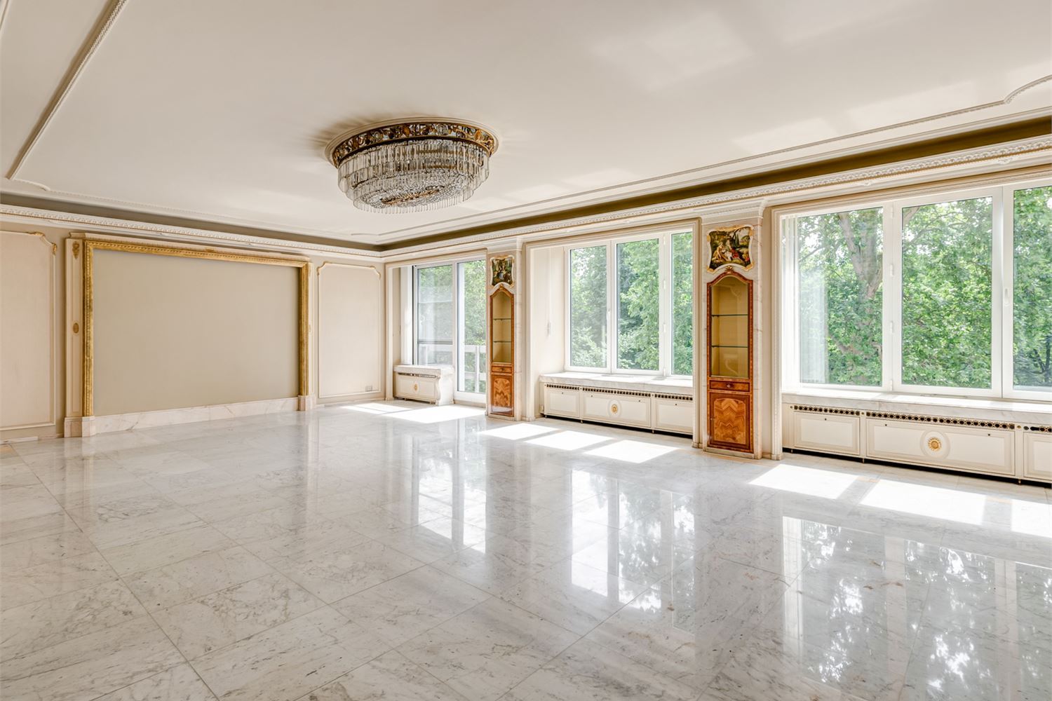 Ruim en lichtrijk 2-slaapkamerappartement (197 m²) met parkzicht en terras op toplocatie - foto 5