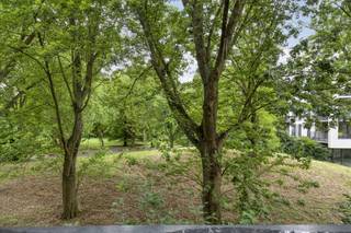 Discover this recent and move-in ready 1-bedroom apartment (EPC C), ideally located on the first floor with a beautiful view of the green VUB park. Nestled in a quiet and sought-after neighborhood in the heart of Ixelles, this property offers a perfect blend of comfort, tranquility, and accessibility. The apartment is currently rented out furnished, ensuring a stable and attractive return.Upon entering, you are immediately welcomed by the spacious and bright living room, finished with elegant parquet flooring. It opens onto a pleasant 7,5 m² terrace — the perfect spot to relax in peace. The open-plan kitchen is fully equipped with quality appliances, including a dishwasher, fridge, gas stove, and oven — ideal for cooking enthusiasts.The separate bedroom offers ample space and privacy and gives access to a private bathroom equipped with both a bathtub and a shower. A practical storage room with connections for a washer and dryer completes the property.Additional assets:- Ventilation system D- Energy-efficient (EPC C)- Cadastral income: €1,077An ideal opportunity for those looking for a quality investment or a first home in a green and central location.