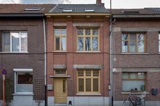 Charmante woning met 3 slaapkamers, stadstuin in het centrum van Turnhout. Garagebox. EPC: 242. Beschikbaar: 01/07/2026Ligging: In de...