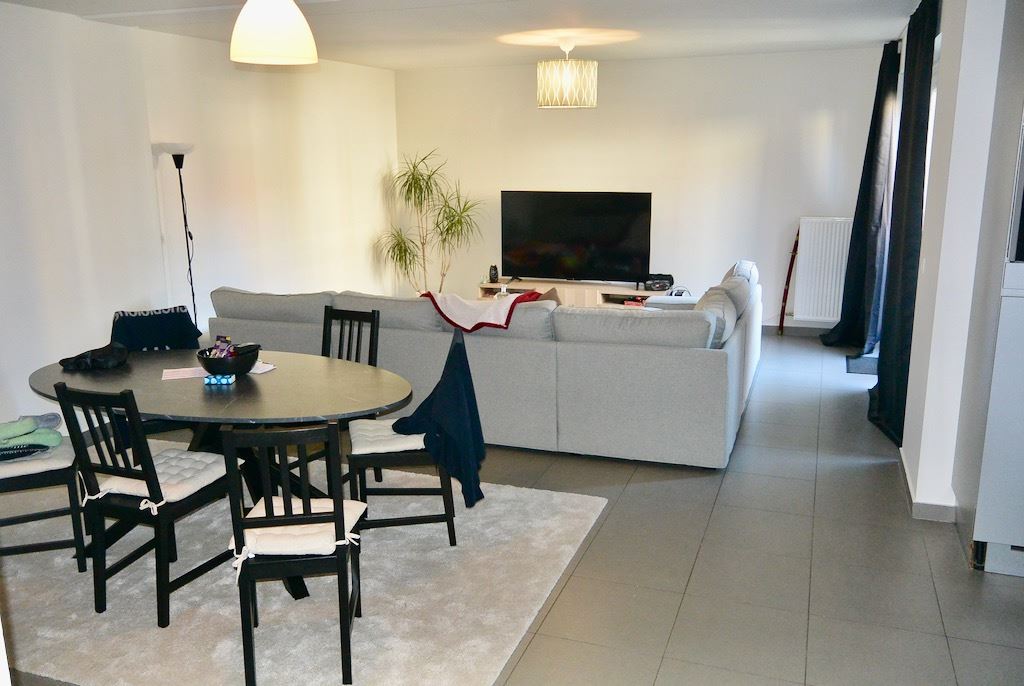 Centraal gelegen appartement op de eerste verdieping ! - foto 4