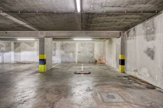 <p><strong>Blankenberge: Dubbele, ondergrondse autostaanplaats te koop centraal op de Zeedijk!</strong></p>

<p>Deze dubbele, ondergrondse autostaanplaats is gelegen in residentie Bristol Palace, Zeedijk 130, centraal op de Zeedijk!</p>

<p><strong>Troeven:</strong></p>

<ul><li>Gebouw afgesloten met poort</li><li>Plaats voor 2 wagens</li></ul>

<p>Meer informatie? Contacteer Maarten op het nummer 050 42 58 98!</p>