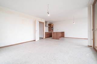 <span><strong>Residentie DAC'ART: Jouw unieke kans!</strong><br />Het perfecte evenwicht tussen kwaliteit, betaalbaarheid en locatie bij Residentie DAC'ART in het bruisende Izegem!<br /><br />Kwalitatief en betaalbaar woonproject nabij het bruisende stadscentrum van Izegem.  <br />GROOT 3 slaapkamer appartement, met een oppervlakte van 121,77m²!  Dit appartement beschikt over een RUIM en aangenaam TERRAS met zicht op de binnentuin!<br /><br />LICHTRIJK met een verfijnde architectuur en een optimale indeling! Inkomhal met gastentoilet, ruime lichtrijke leefruimte met een moderne en open geïnstalleerde keuken en een berging. Het nachtgedeelte bestaat uit 3 ruime slaapkamers, een wasplaats en een badkamer met bad, inloopdouche en dubbel meubel.<br /><br />Mogelijkheid tot aankoop van een ondergrondse parkeergelegenheid.  <br /><br />Laat deze unieke kans niet liggen!<br /><br />Wees niet te laat voor een bezoek!  KOOP NU VOOR 6% BTW, contacteer ons voor meer informatie.  IDEALE INVESTERING met een TOP RENDEMENT! <br /><br />Voor verdere informatie contacteer<strong> Lukas: 0477 09 91 02</strong></span>