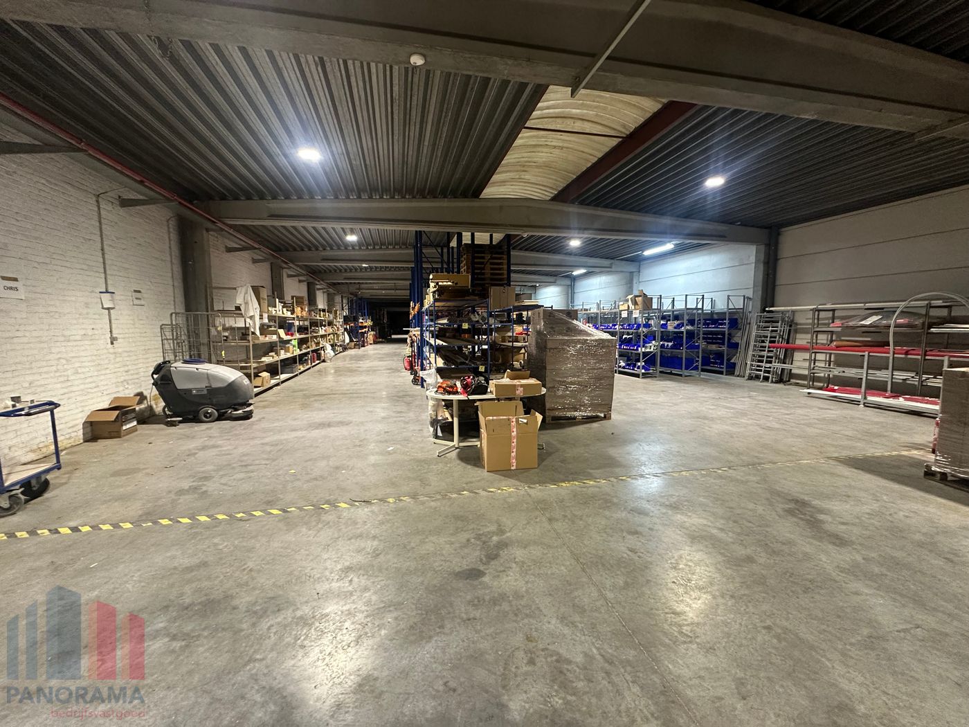 Multifunctioneel bedrijfsgebouw met kantoren en magazijn in Moeskroen te huur - foto 4