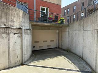 Secure and easily accessible parking space for rent in a gated underground garage at Noendries 63, 9000 Ghent.<br /><br />Dimensions: 5 m x 3 m<br />Clear height (lowest point): 2 m<br />Rent: €69 per month<br />Available immediately<br /><br />CONTACT us at 0473 28 42 26 or jarno@vicusvastgoed.be