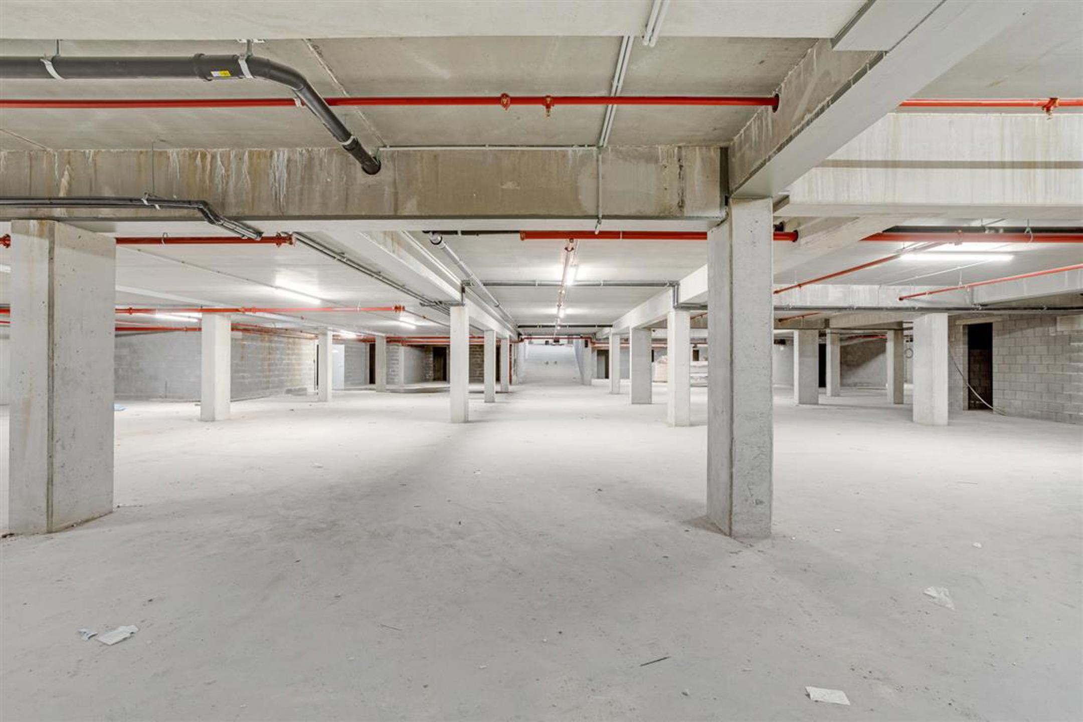 Autostaanplaats te koop in de ondergrondse kelderverdieping van het project "Ter Dijke".