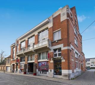Te huur: gezellig gesloten appartement in Sint-Jacobsstraat, hartje Ieper. Dit appartement biedt een praktische indeling en een centrale ligging,...