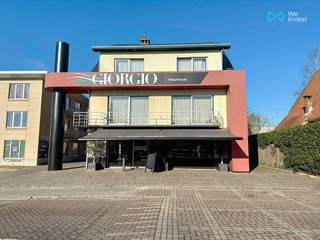 --- Overijse --- Commerciële ruimte van 161 m² (volgens het EPC) gelegen op een strategische locatie vlak naast de Brusselsesteenweg. Dit...