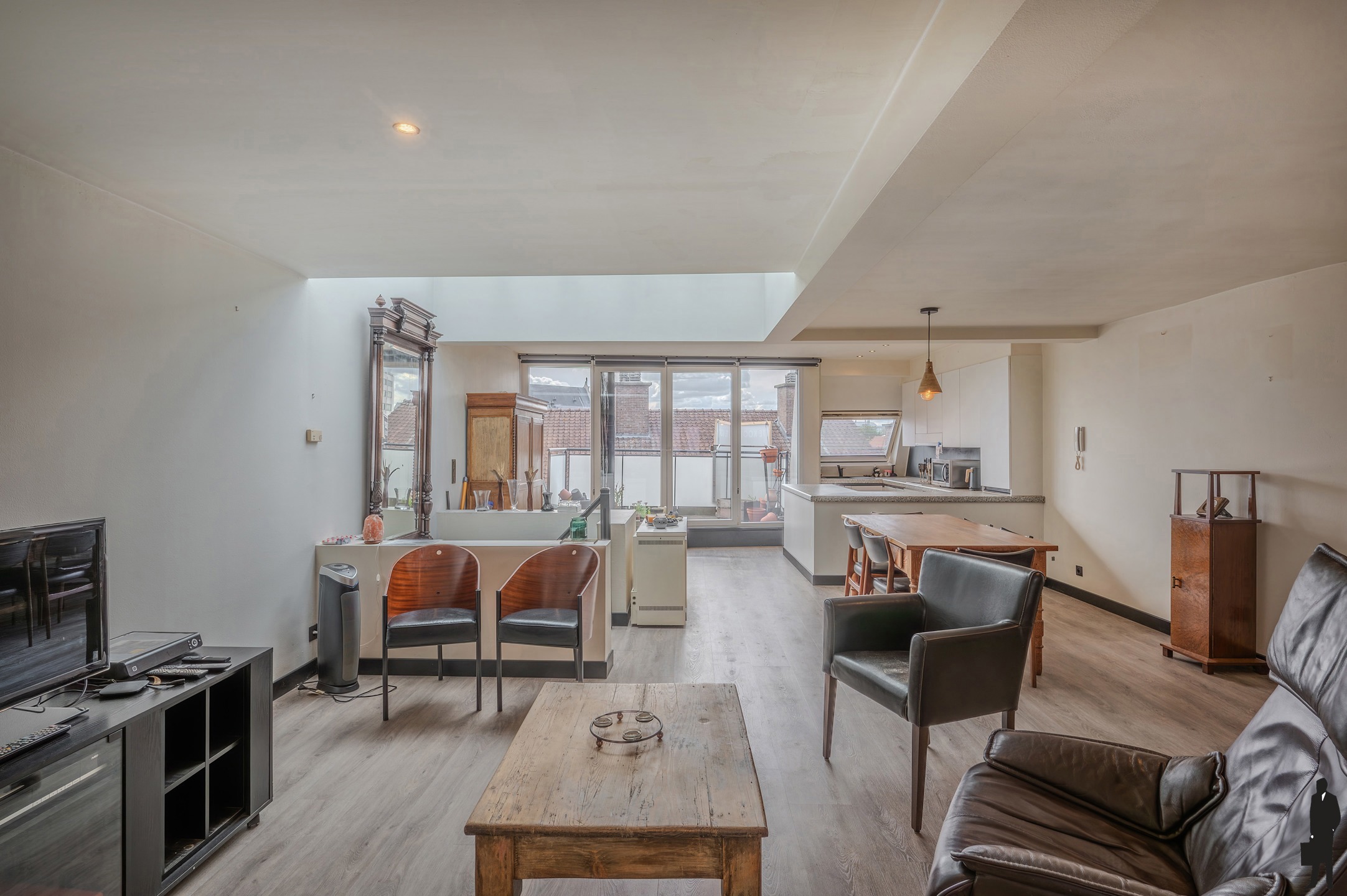 Karaktervol duplex penthouse met charmant terras in historisch Antwerpen - foto 3