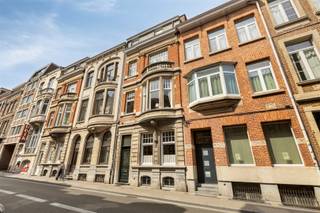 Midden in het historisch centrum, nabij de Bondgenotenlaan en op enkele wandelpassen van het station van Leuven zijn wij vereerd deze...