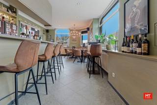 Ben je op zoek naar een eigendom waar wonen en werken perfect gecombineerd kunnen worden? Of eerder naar een bijzonder ruime woning?  Café ’t...