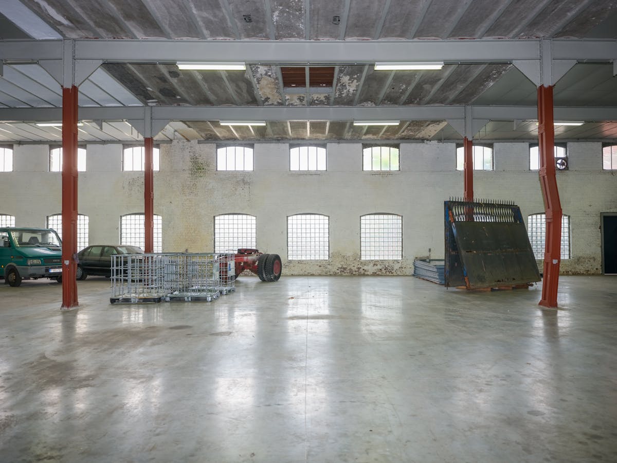 Magazijn (2.200 m²) met verdiep (2.200 m²) te koop in Eeklo - foto 4