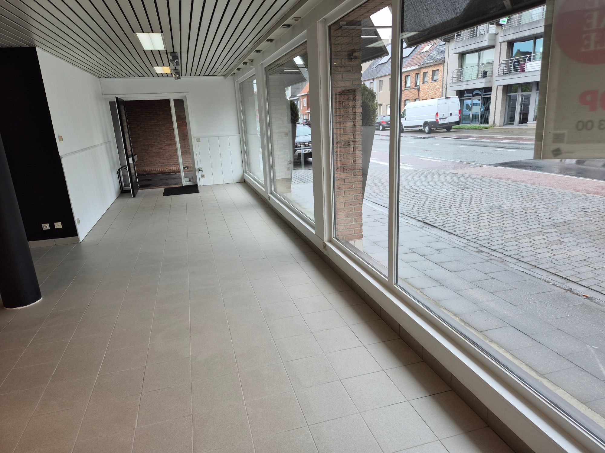 Commercieel pand met uitstekende locatie te Oostkamp - foto 2