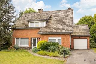 Charmente, karaktervolle ruime woning, 5 slaapkamers, garage met ruime omheinde tuin te Tremelo. Bent u op zoek naar een ruime woning met charme en...