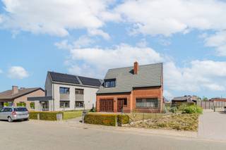 Eengezinswoning met 3 slaapkamers op een ruim perceel van 1.029 m² Deze gezellige eengezinswoning beschikt over een bewoonbare oppervlakte van 152...
