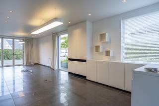 Cet immeuble de bureaux moderne situé à Gullegem, d'une superficie totale de 257 m² répartis sur deux étages, offre une opportunité intéressante...